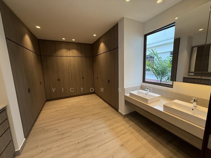 Master Walk-in with Duo-basin