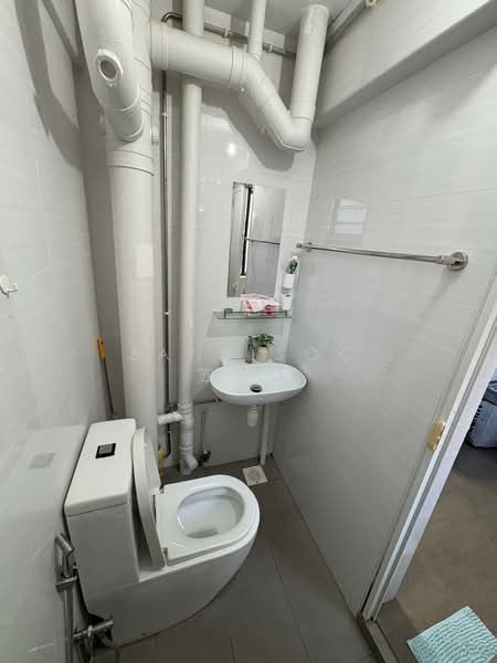 616 Hougang Avenue 8, 616 Hougang Avenue 8, Room Rental, 200 sqft, HDB Flat For Rent, by Zane Soo 苏昱能, 60032742 - Bathroom - PropertyGuru.com.sg