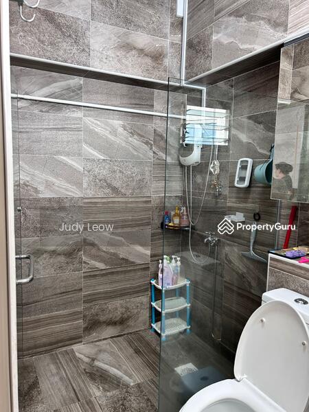 Master bedroom Bathroom