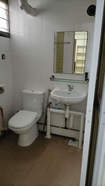 158 Tampines Street 12, 158 Tampines Street 12, Room Rental, 130 sqft, HDB Flat For Rent, by Yeo Kenny, 60032948 - Bathroom - PropertyGuru.com.sg