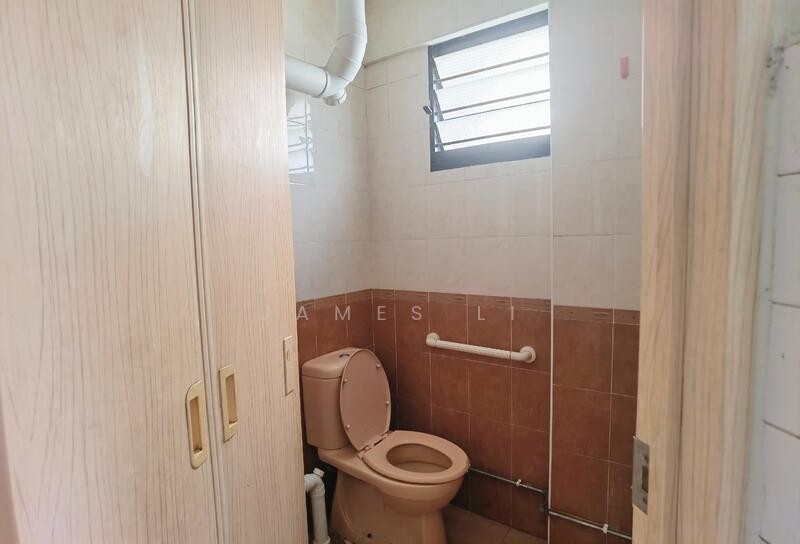 233 Bukit Batok East Avenue 5, 233 Bukit Batok East Avenue 5, 3 Bedrooms, 1,022 sqft, HDB Flat For Rent, by James Li, 60033297 - Bathroom - PropertyGuru.com.sg
