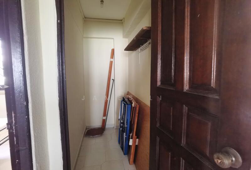 233 Bukit Batok East Avenue 5, 233 Bukit Batok East Avenue 5, 3 Bedrooms, 1,022 sqft, HDB Flat For Rent, by James Li, 60033297 - Corridor - PropertyGuru.com.sg
