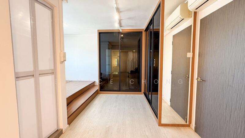 322 Tah Ching Road, 322 Tah Ching Road, 3 Bedrooms, 124 sqft, HDB Flat For Rent, by Eunice Chong, 60033462 - Hallway - PropertyGuru.com.sg