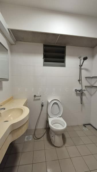 676B Punggol Drive, 676B Punggol Drive, 3 Bedrooms, 1,001 sqft, HDB Flat For Rent, by Frederick Foo, 60033636 - Bathroom - PropertyGuru.com.sg
