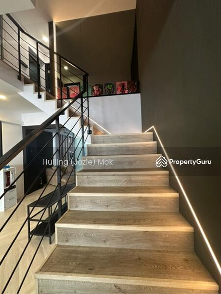 Stairway vinyl flooring