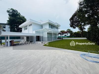 For Rent - Newly renovated with a spacious garden and swimming pool