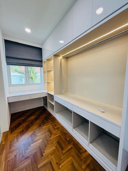 Walk-in wardrobe