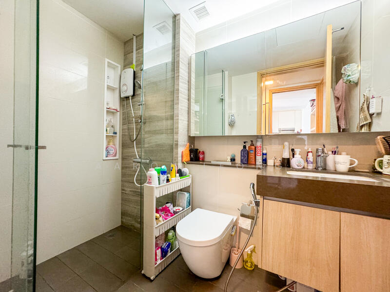 Hedges Park Condominium, 71 Flora Drive, 1 Bedroom, 484 sqft, Condominium For Rent, by Aaron Leong, 60034600 - Bathroom - PropertyGuru.com.sg