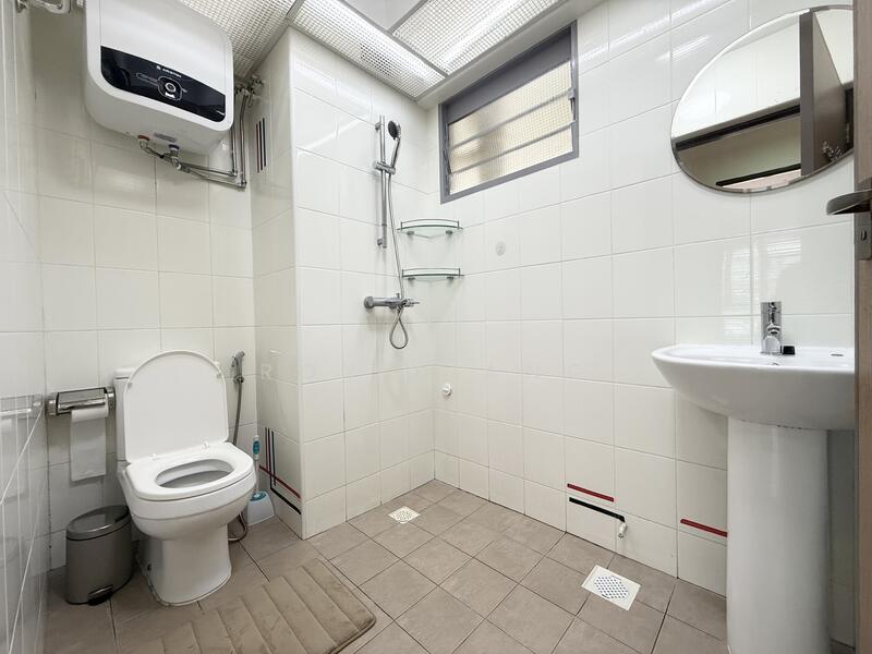 272B Punggol Walk, 272B Punggol Walk, Hougang / Punggol / Sengkang, 3 Bedrooms, 1,044 sqft, HDB Flat For Rent, by Roy Liang, 60034654 - Common bathroom - PropertyGuru.com.sg