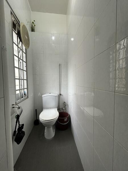 Ladies toilet