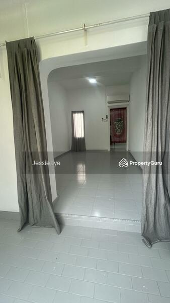 2nd Bedroom/ Balcony