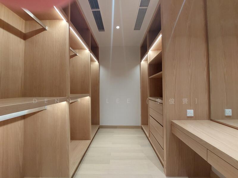 Walk-in Closet