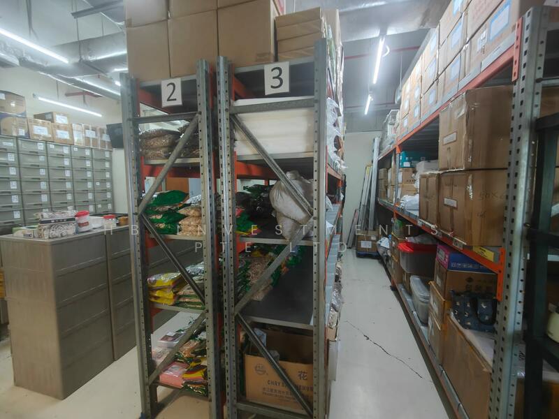 Henderson Building, 221 Henderson Road, Alexandra / Commonwealth, 1,851 sqft, Light Industrial (B1) For Sale, by Mohammad, 60035500 - CommercialGuru.com.sg