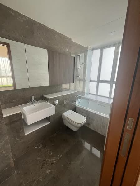 The Parc Condominium, 3 West Coast Walk, 2 Bedrooms, 980 sqft, Condominium For Rent, by Sandra Yap, 60035518 - Bathroom - PropertyGuru.com.sg