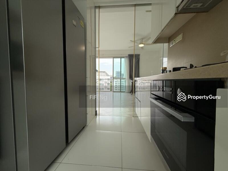 1270sqft high floor corner unit