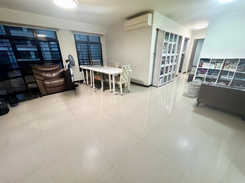 Option to add a 4th Bedroom in Living Rm