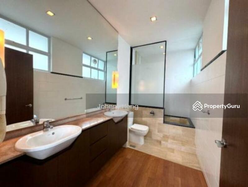 Master Bedroom – Bathroom