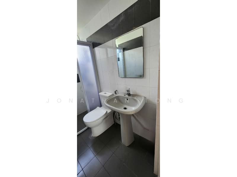 Pandan Valley, 1 Pandan Valley, Room Rental, 190 sqft, Condominium For Rent, by Jonathan Tong, 60036253 - Common Bathroom - PropertyGuru.com.sg