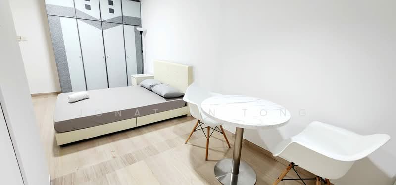 Pandan Valley, 1 Pandan Valley, Room Rental, 190 sqft, Condominium For Rent, by Jonathan Tong, 60036253 - Master 2a - PropertyGuru.com.sg