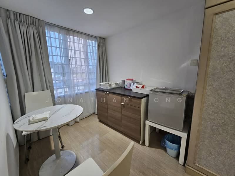 Pandan Valley, 1 Pandan Valley, Room Rental, 190 sqft, Condominium For Rent, by Jonathan Tong, 60036253 - Studio breakfast corner - PropertyGuru.com.sg