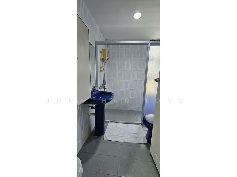 Pandan Valley, 1 Pandan Valley, Room Rental, 190 sqft, Condominium For Rent, by Jonathan Tong, 60036253 - Master 2 Bathroom - PropertyGuru.com.sg