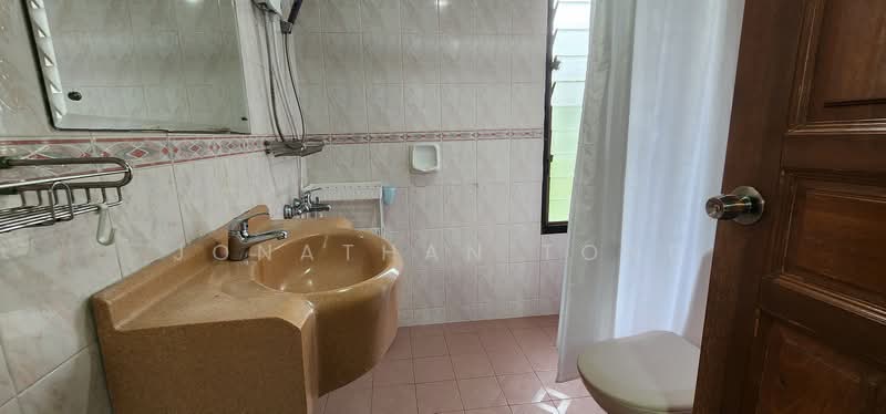 Pandan Valley, 1 Pandan Valley, Room Rental, 150 sqft, Condominium For Rent, by Jonathan Tong, 60036253 - Master 2 Bathroom - PropertyGuru.com.sg