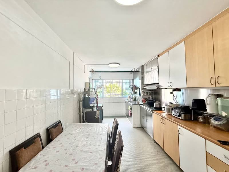 330 Ang Mo Kio Avenue 1 HDB Flat For Sale at S$ 420,000 | PropertyGuru Singapore - Kitchen