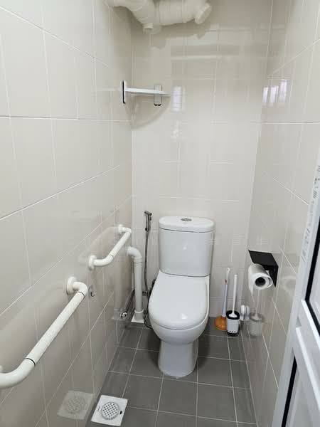 401 Pandan Gardens, 401 Pandan Gardens, Room Rental, 120 sqft, HDB Flat For Rent, by Zheng Ronghua 郑荣华, 60036470 - Bathroom - PropertyGuru.com.sg