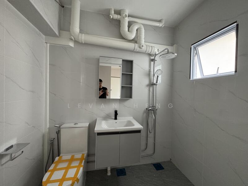 185C Rivervale Crescent, 185C Rivervale Crescent, 3 Bedrooms, 980 sqft, HDB Flat For Rent, by Levan Heng, 60036520 - Bathroom - PropertyGuru.com.sg