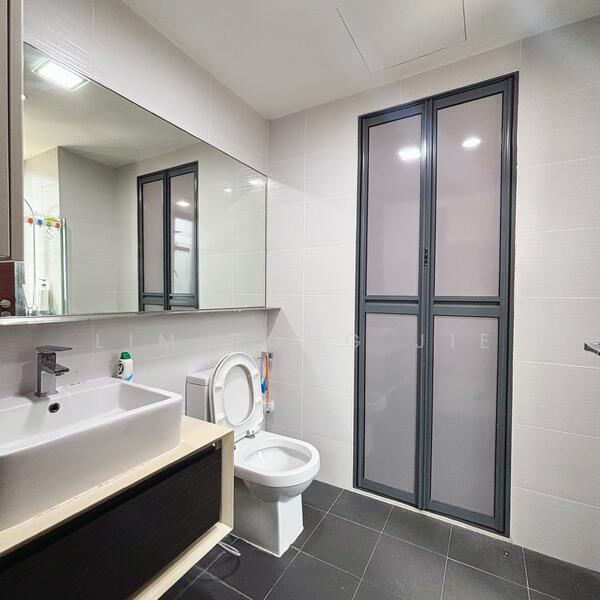 Vibes @ Upper Serangoon, 488 Upper Serangoon Road, 1 Bedroom, 431 sqft, Apartment For Rent, by Lim Rong Jie, 60036837 - Bathroom - PropertyGuru.com.sg