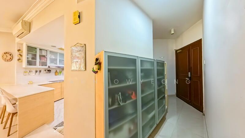 Private Walkway Foyer