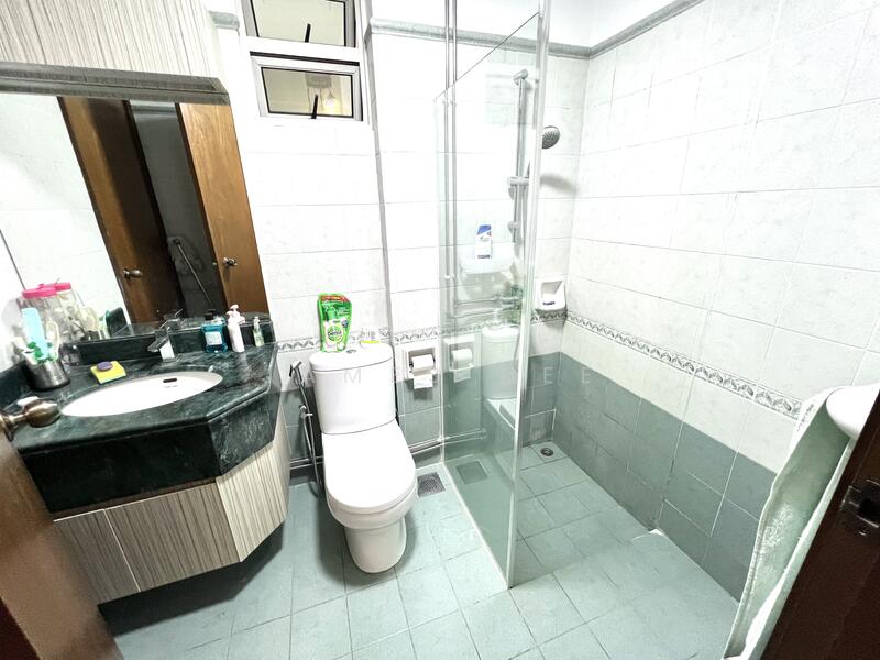 Changi Court, 698 Upper Changi Road East, 3 Bedrooms, 1,184 sqft, Condominium For Rent, by James Hee, 60037556 - Bathroom - PropertyGuru.com.sg