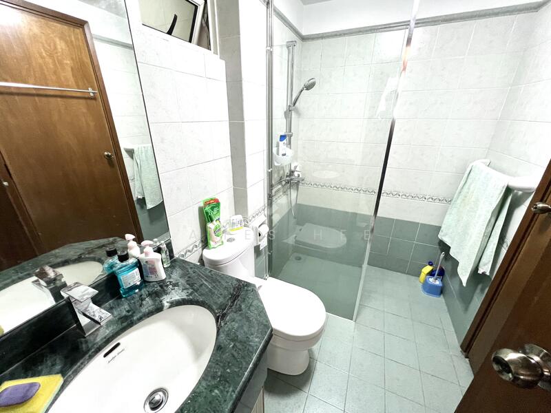 Changi Court, 698 Upper Changi Road East, 3 Bedrooms, 1,184 sqft, Condominium For Rent, by James Hee, 60037556 - Bathroom - PropertyGuru.com.sg