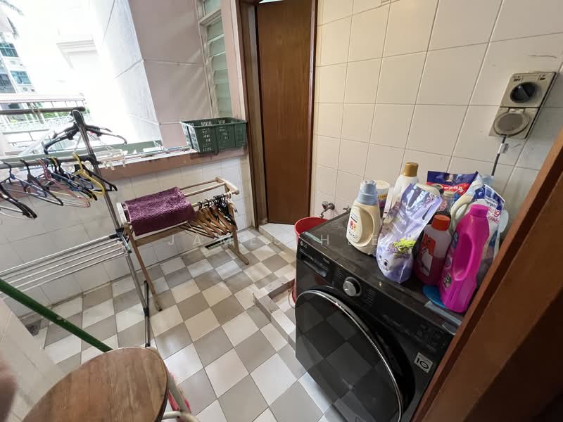 Changi Court, 698 Upper Changi Road East, 3 Bedrooms, 1,184 sqft, Condominium For Rent, by James Hee, 60037556 - Laundry - PropertyGuru.com.sg