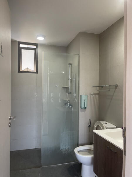 MASTER TOILET