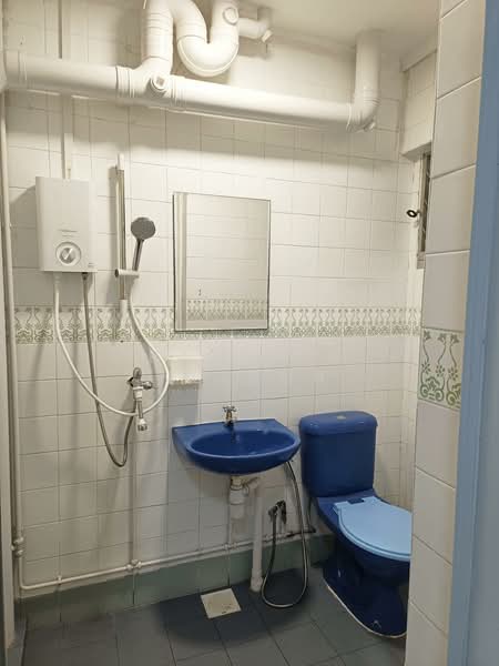 390 Tampines Avenue 7, 390 Tampines Avenue 7, 3 Bedrooms, 1,184 sqft, HDB Flat For Rent, by Patrick Nelson, 60038239 - Bathroom - PropertyGuru.com.sg