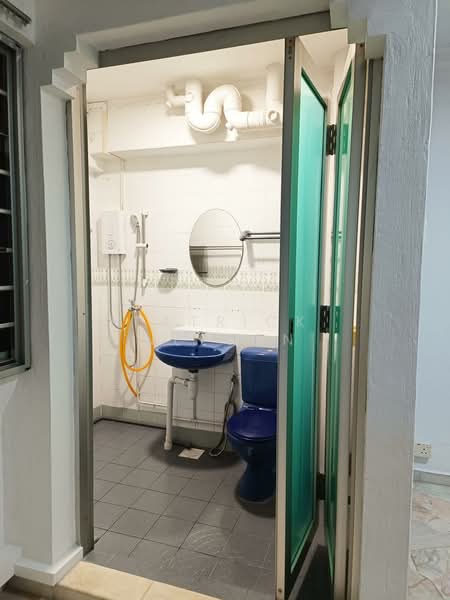 390 Tampines Avenue 7, 390 Tampines Avenue 7, 3 Bedrooms, 1,184 sqft, HDB Flat For Rent, by Patrick Nelson, 60038239 - Bathroom - PropertyGuru.com.sg