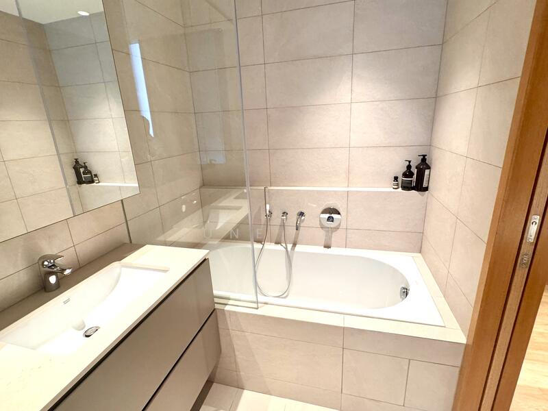 Master Bathroom with bathtub!