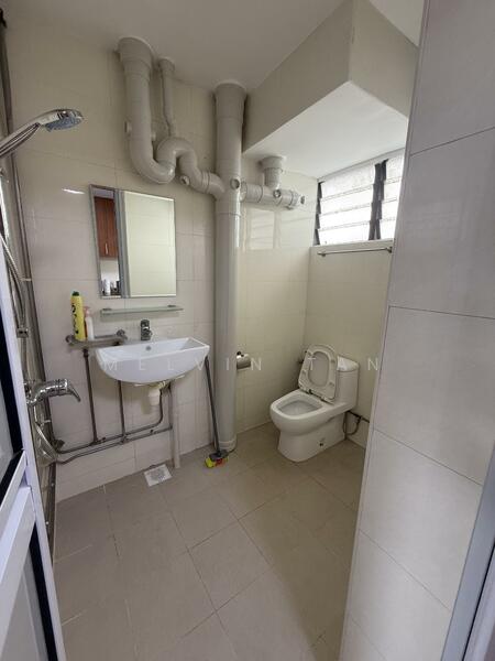 72 Telok Blangah Heights, 72 Telok Blangah Heights, 3 Bedrooms, 1,259 sqft, HDB Flat For Rent, by Melvin Tan, 60038765 - Bathroom - PropertyGuru.com.sg