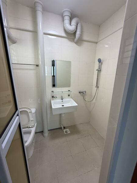 72 Telok Blangah Heights, 72 Telok Blangah Heights, 3 Bedrooms, 1,259 sqft, HDB Flat For Rent, by Melvin Tan, 60038765 - Bathroom - PropertyGuru.com.sg
