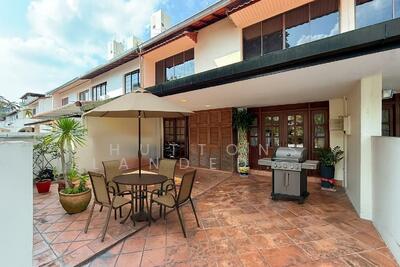 For Sale - Spacious affordable freehold terrace w 4+1 rooms @ Hillcrest