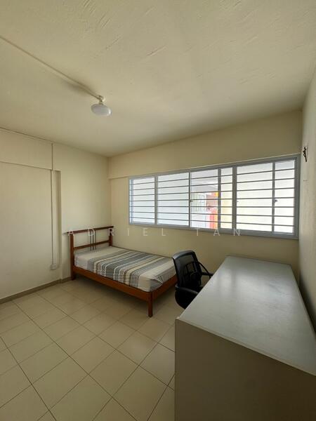 427 Tampines Street 41, 427 Tampines Street 41, Pasir Ris / Tampines, Room Rental, 120 sqft, HDB Flat For Rent, by Adriel Tan, 60039126 - PropertyGuru.com.sg