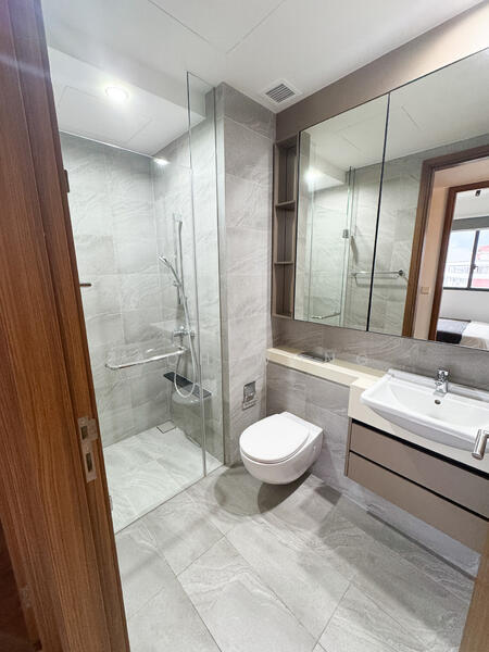 Stirling Residences, 25 Stirling Road, 2 Bedrooms, 689 sqft, Condominium For Rent, by Zach Wong, 60039134 - Bathroom - PropertyGuru.com.sg