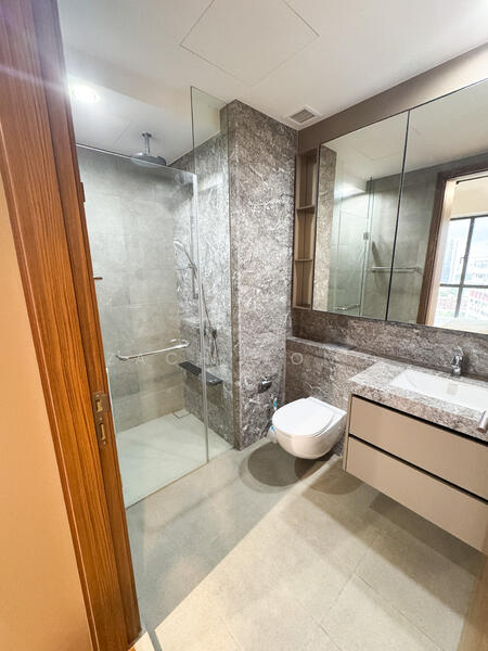Stirling Residences, 25 Stirling Road, 2 Bedrooms, 689 sqft, Condominium For Rent, by Zach Wong, 60039134 - Bathroom - PropertyGuru.com.sg