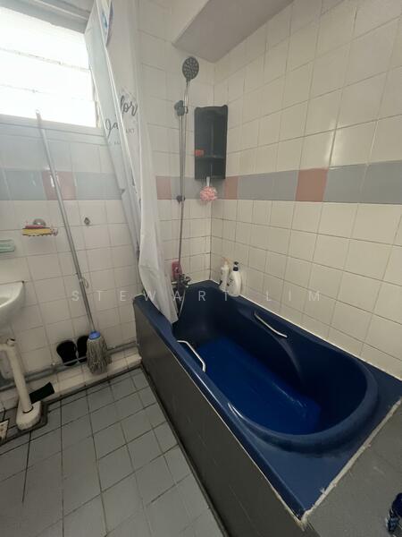 607 Choa Chu Kang Street 62, 607 Choa Chu Kang Street 62, 3 Bedrooms, 1,152 sqft, HDB Flat For Rent, by Stewart Lim, 60039433 - Bathroom - PropertyGuru.com.sg