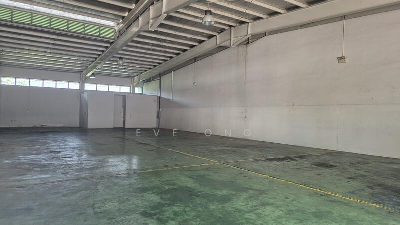 Pioneer road/ MRT /Huge Open Yard, Pioneer road, 120,000 sqft, Factory / Workshop (B2) For Sale, by Eve Ong, 60039650 - CommercialGuru.com.sg