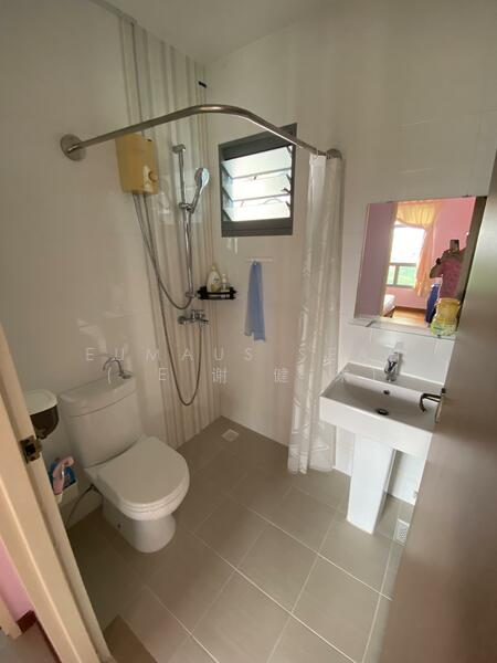 32 Margaret Drive, 32 Margaret Drive, Room Rental, 250 sqft, HDB Flat For Rent, by Eumaus Seah ( E 谢 健 来), 60039700 - Bathroom - PropertyGuru.com.sg