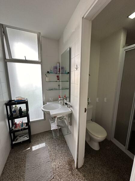 Kerrisdale, 32 Sturdee Road, Room Rental, 100 sqft, Condominium For Rent, by Francis Lee, 60039907 - Bathroom - PropertyGuru.com.sg