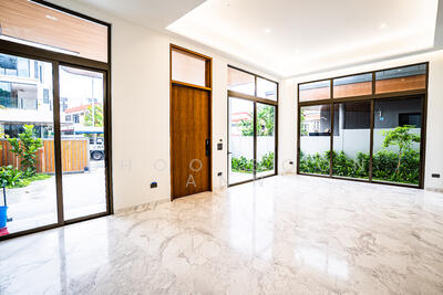 For Sale - ⚡Brand new 3.5 sty semi-detached with lift and pool