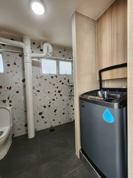 484 Tampines Street 43, 484 Tampines Street 43, Room Rental, 100 sqft, HDB Flat For Rent, by Brandon Koh, 60040311 - Tenants Bathroom - PropertyGuru.com.sg
